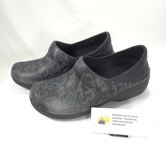 Crocs Casual Non Slip Slip On Mule Clog Womens Size 8 Black Floral Rubber - Picture 1 of 9